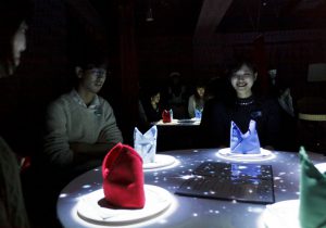 プロジェクションマッピングで脱出ゲーム！？「不思議な晩餐会へようこそ」に初心者チームで挑戦してみた（※これは下北沢店での体験レポートです）