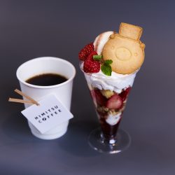 HIMITSUCOFFEEに新メニュー登場☆「くまっキーのたっぷりいちごとハニーヨーグルトパフェ」
